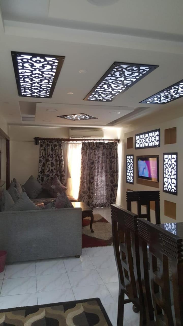 Square فندقية مكيفة باطلالة علي البحر *
