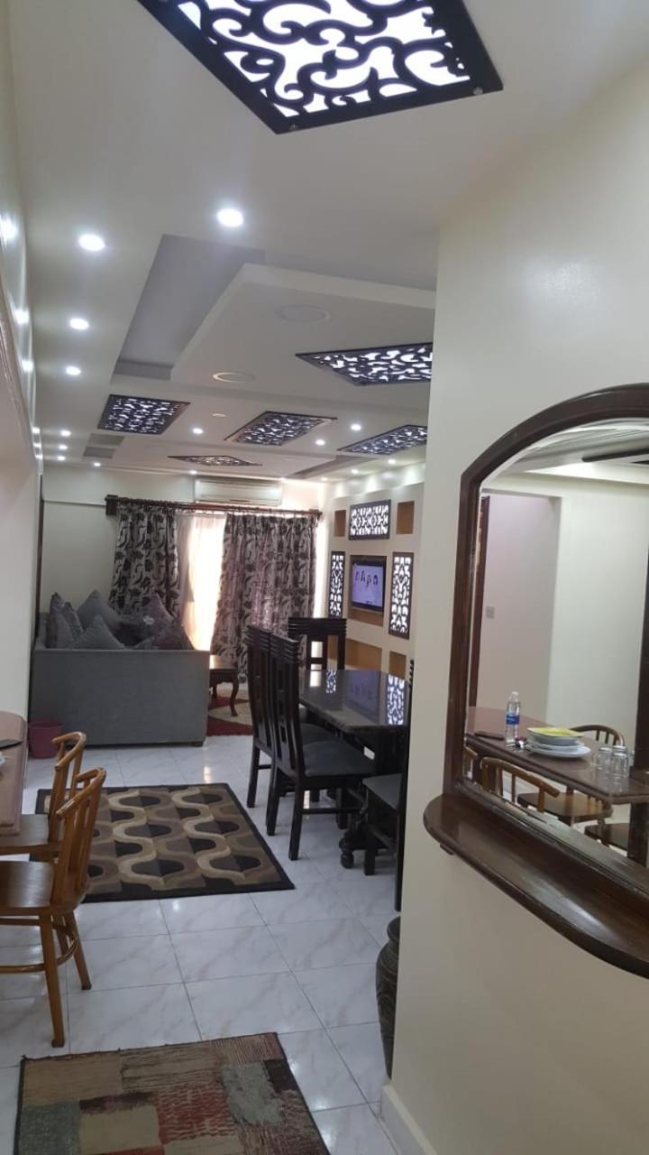 Apartment Square فندقية مكيفة باطلالة علي البحر *